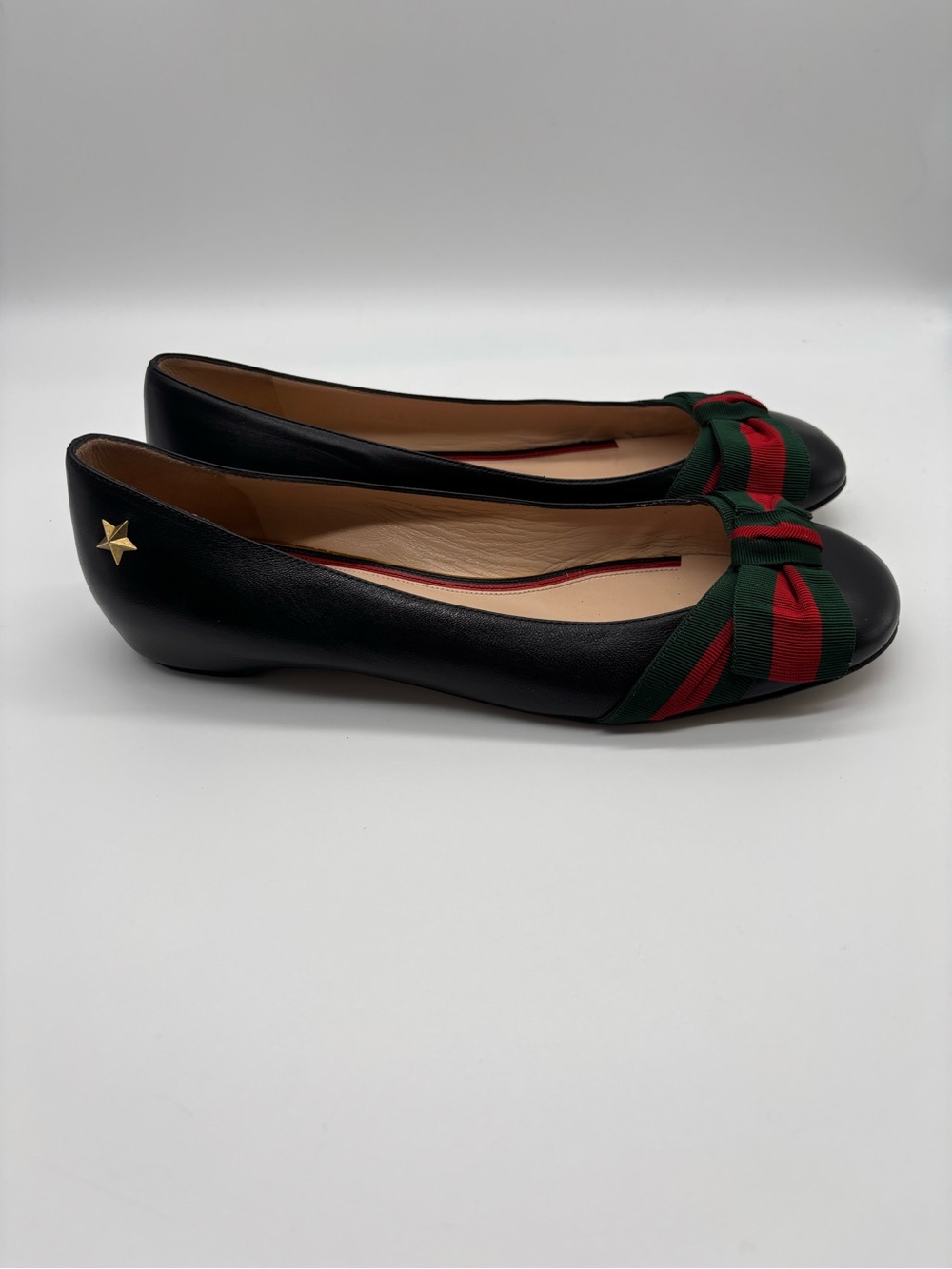 Gucci Black Leather Ballet Flats with Green and Red Ribbon Bow - Picture 4 of 9
